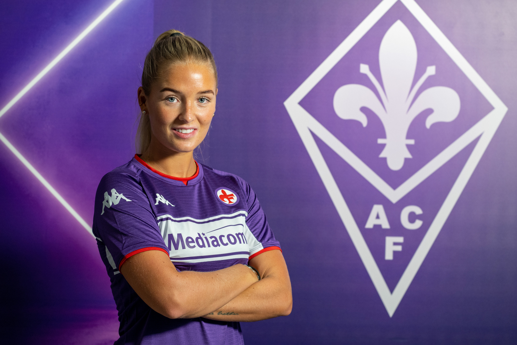 Fiorentina femminile, Ronja Aronsson fa impazzire i tifosi: il nuovo  acquisto «è una bomba sexy»
